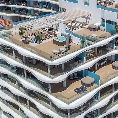 Vivi Homes - Kenzo Pool, Terrace & Sea View Apartman *