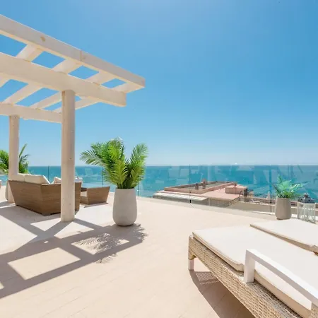 Vivi Homes - Kenzo Pool, Terrace & Sea View フエンヒロラ
