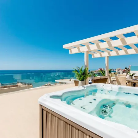 Vivi Homes - Kenzo Pool, Terrace & Sea View アパート *