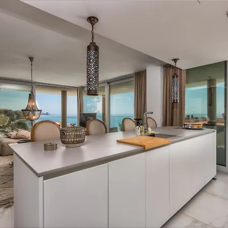 Vivi Homes - La Ola Pool, Terrace & Sea View