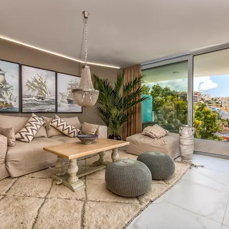 Vivi Homes - Kenzo Pool, Terrace & Sea View Apartman