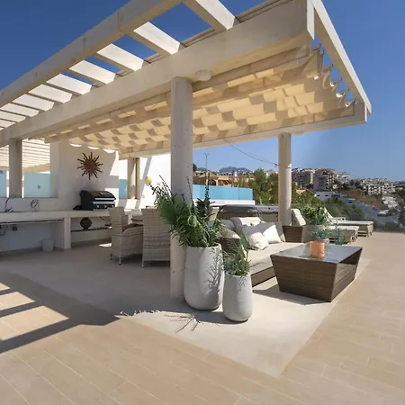 Vivi Homes - La Ola Pool, Terrace & Sea View Daire
